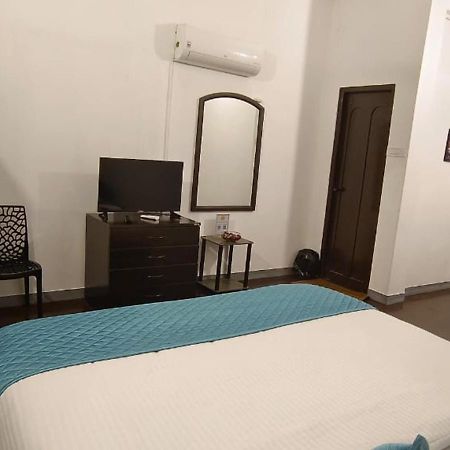 Brick Castle Hotel Chennai Exterior foto